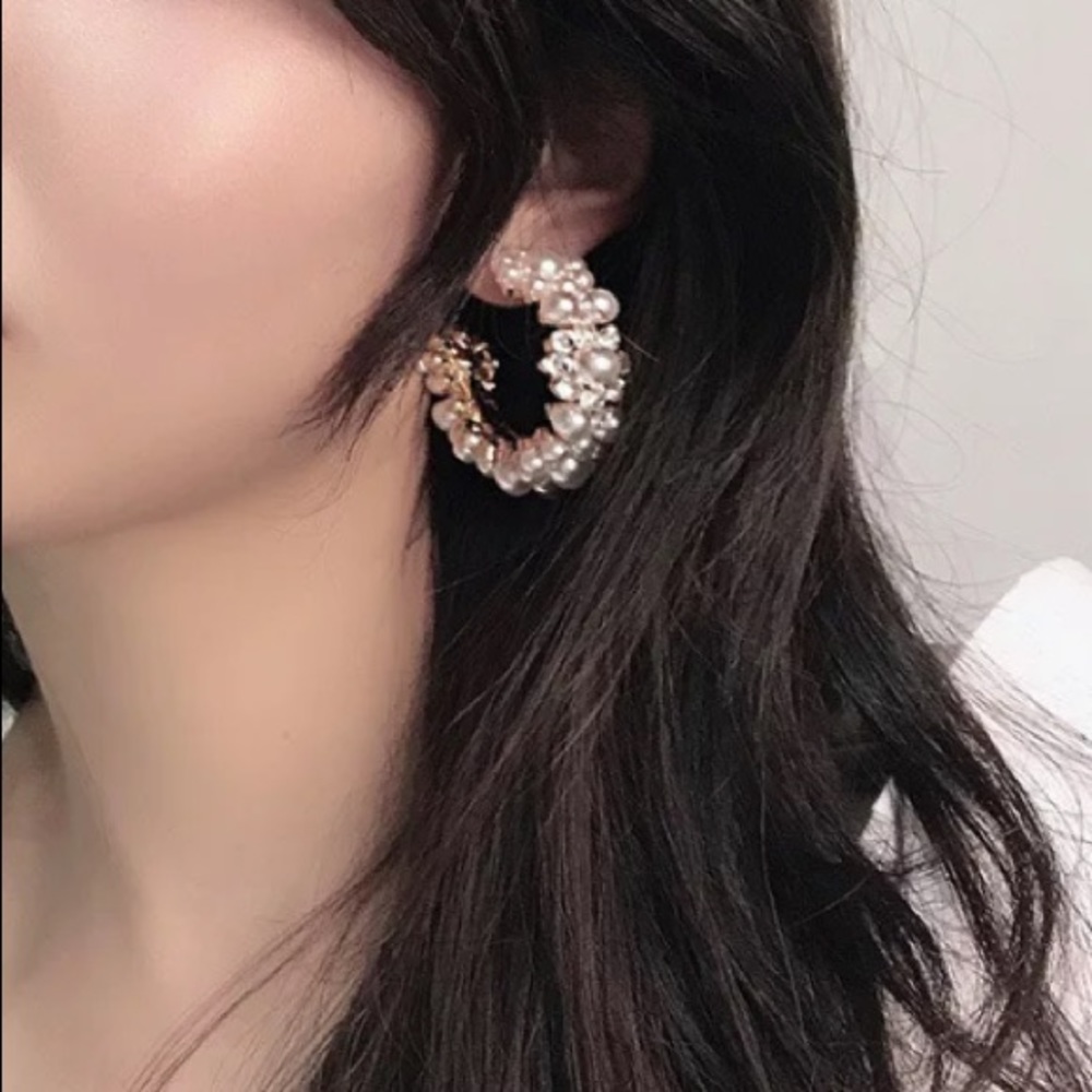 Beautiful Pearl Hoop Earrings - Picture 5 of 6